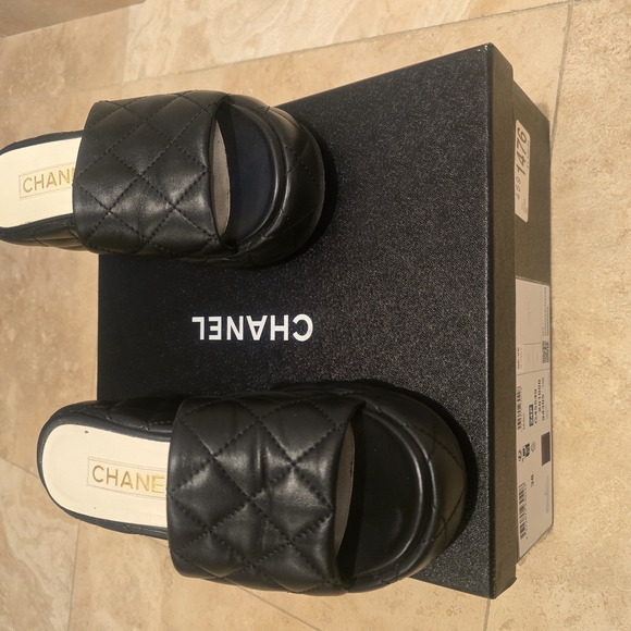 Chanel Black Quilted Mules with Cushioned Comfort - Picture 1 of 5